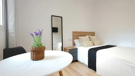 Rooms in Barcelona Eixample - photo 1