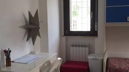 Houses in Pomezia - photo 5