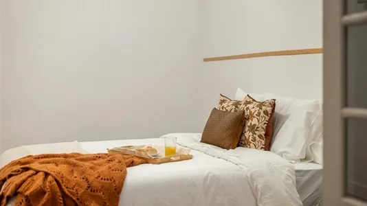 Rooms in Barcelona Ciutat Vella - photo 7