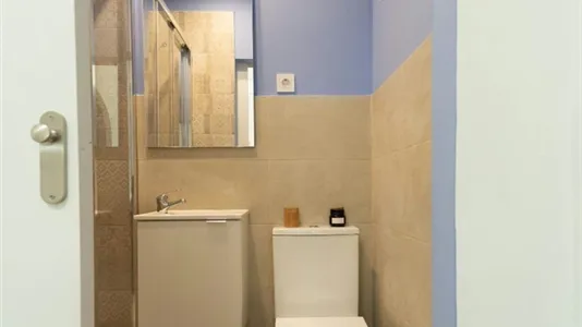 Rooms in Barcelona Ciutat Vella - photo 8