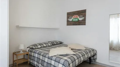 Room for rent in Milano Zona 6 - Barona, Lorenteggio, Milan