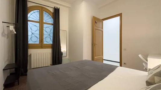 Rooms in Barcelona Ciutat Vella - photo 2