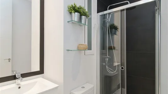 Rooms in Madrid Centro - photo 7