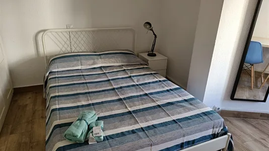 Rooms in Almería - photo 4