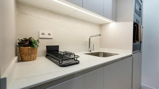 Rooms in Madrid Retiro - photo 8