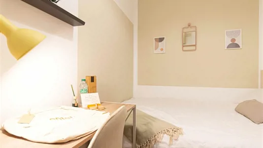 Rooms in Barcelona Ciutat Vella - photo 3