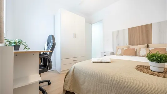 Rooms in el Camí de Vera - photo 3