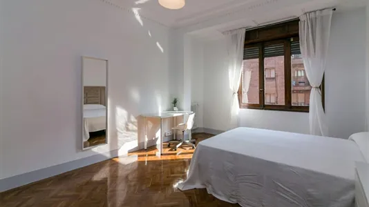 Rooms in Oviedo - photo 4