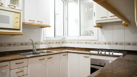 Rooms in Barcelona Eixample - photo 10