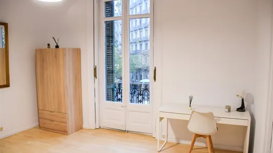 Rooms in Barcelona Eixample - photo 6