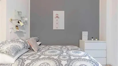 Room for rent in Milano Zona 8 - Fiera, Gallaratese, Quarto Oggiaro, Milan