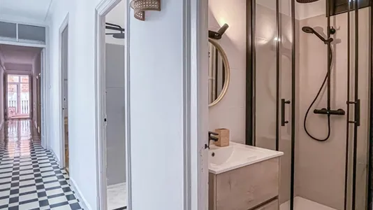 Rooms in Barcelona Eixample - photo 10