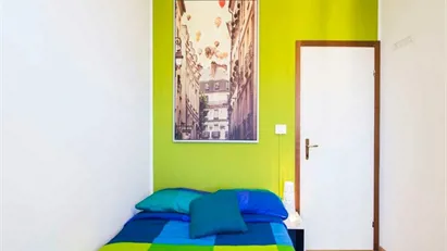 Room for rent in Milano Zona 6 - Barona, Lorenteggio, Milan