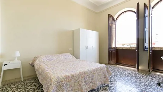 Rooms in Granada - photo 1