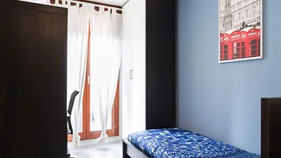 Room for rent in Milano Zona 6 - Barona, Lorenteggio, Milan