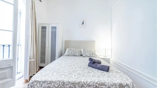 Rooms in Barcelona Eixample - photo 2