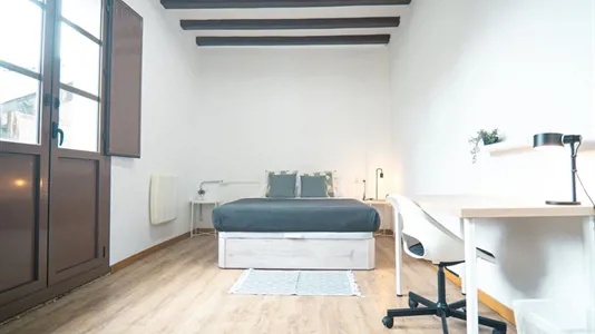 Rooms in Barcelona Ciutat Vella - photo 2