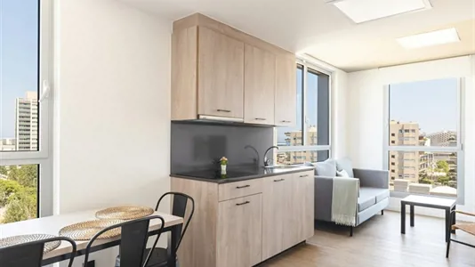 Rooms in Badalona - photo 3