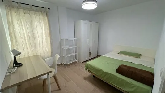 Rooms in Zaragoza - photo 1