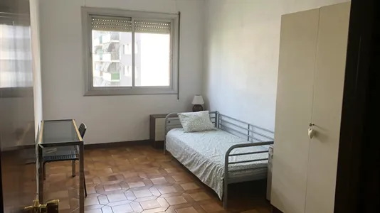 Rooms in Barcelona Sants-Montjuïc - photo 1