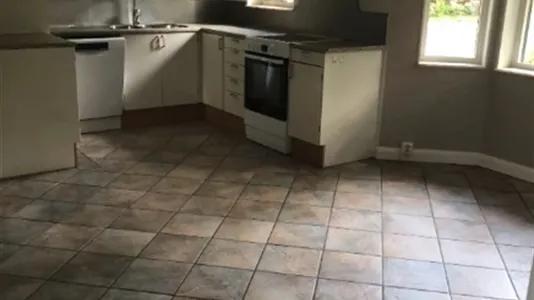 Houses in Salem - photo 9