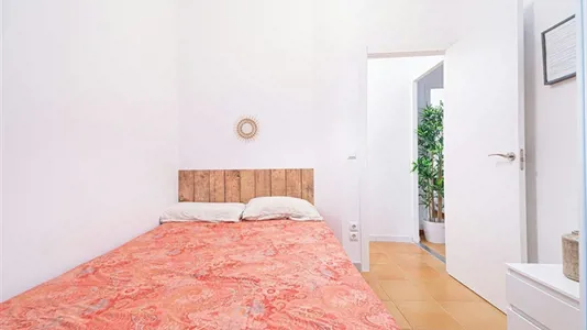 Rooms in Barcelona Ciutat Vella - photo 3