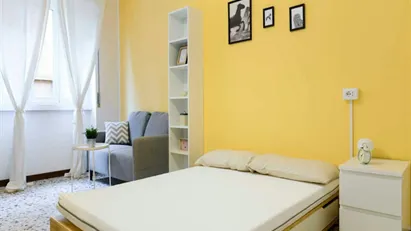 Room for rent in Milano Zona 8 - Fiera, Gallaratese, Quarto Oggiaro, Milan