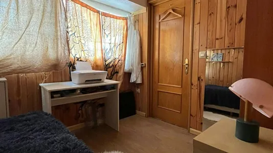 Rooms in Batres - photo 2