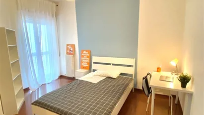 Room for rent in Bari, Puglia