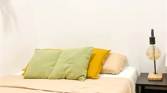 Rooms in Barcelona Ciutat Vella - photo 4