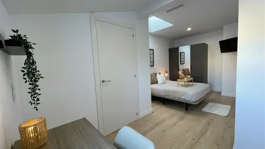 Rooms in El Prat de Llobregat - photo 9