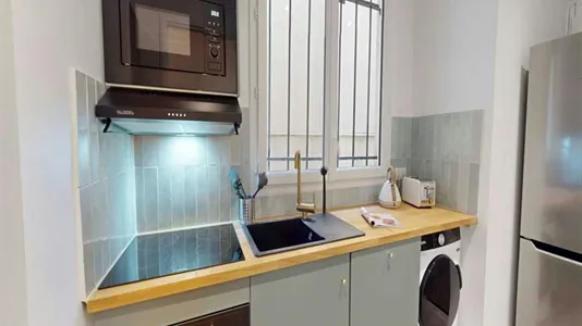 Rooms in Paris 8ème arrondissement - photo 7