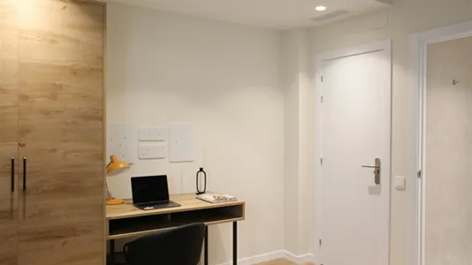 Rooms in Barcelona Eixample - photo 5