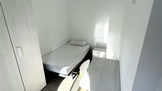 Rooms in Barcelona Ciutat Vella - photo 2