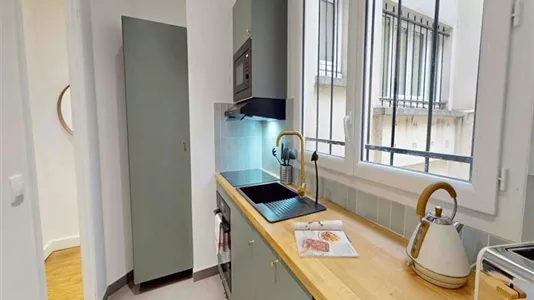 Rooms in Paris 8ème arrondissement - photo 9