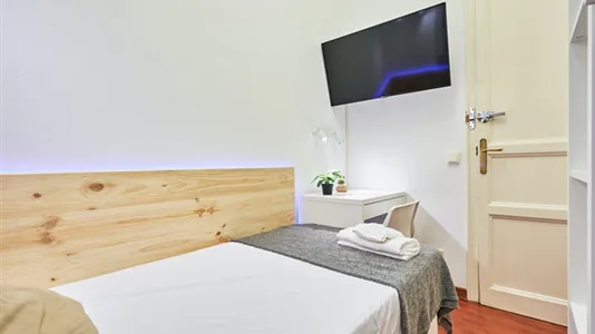 Rooms in Barcelona Eixample - photo 4