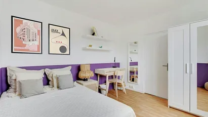 Room for rent in L'Haÿ-les-Roses, Île-de-France