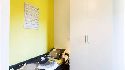 Room for rent in Milano Zona 6 - Barona, Lorenteggio, Milan