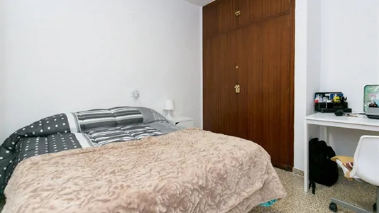 Rooms in Granada - photo 1