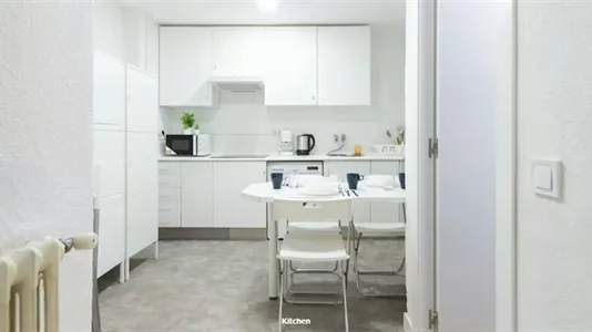 Rooms in Madrid Chamartín - photo 9