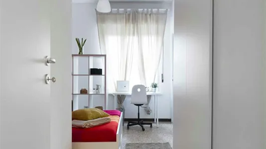 Rooms in Milano Zona 8 - Fiera, Gallaratese, Quarto Oggiaro - photo 4