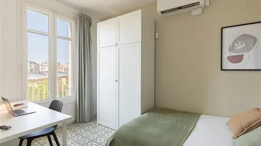Rooms in Barcelona Eixample - photo 2