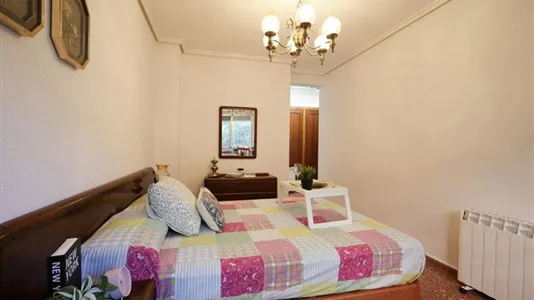 Rooms in el Camí de Vera - photo 4
