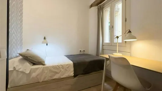 Rooms in Barcelona Ciutat Vella - photo 4