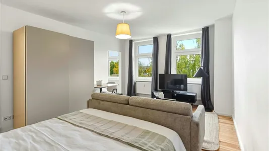 Apartments in Berlin Neukölln - photo 2