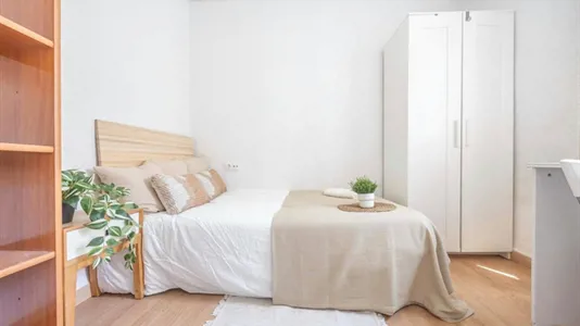 Rooms in el Camí de Vera - photo 1