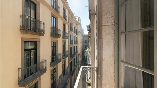Rooms in Barcelona Ciutat Vella - photo 4
