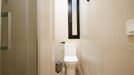 Rooms in Barcelona Ciutat Vella - photo 10