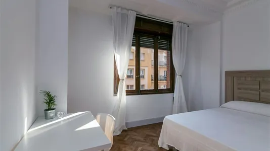 Rooms in Oviedo - photo 6