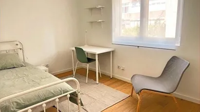 Room for rent in Almada, Setúbal (Distrito)